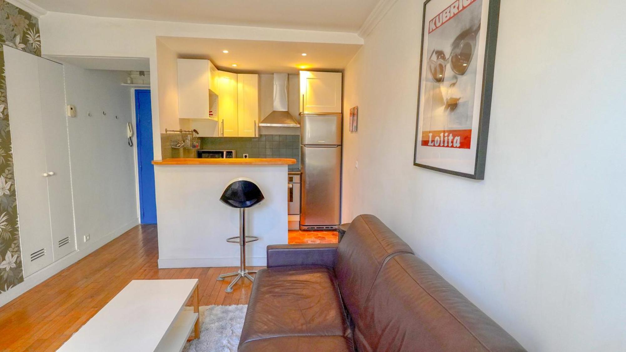 New Sunny Flat Near Montorgeuil * Parijs